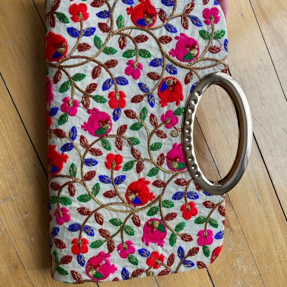 Embroidered purse - Picture 3 of 5